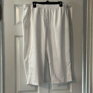 Like New Rebecca Malone 100% Polyester Capris with Pockets